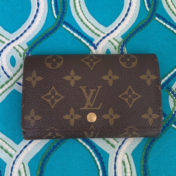 Beautiful Louis Vuitton Monogram Wallet - Picture 13 of 14